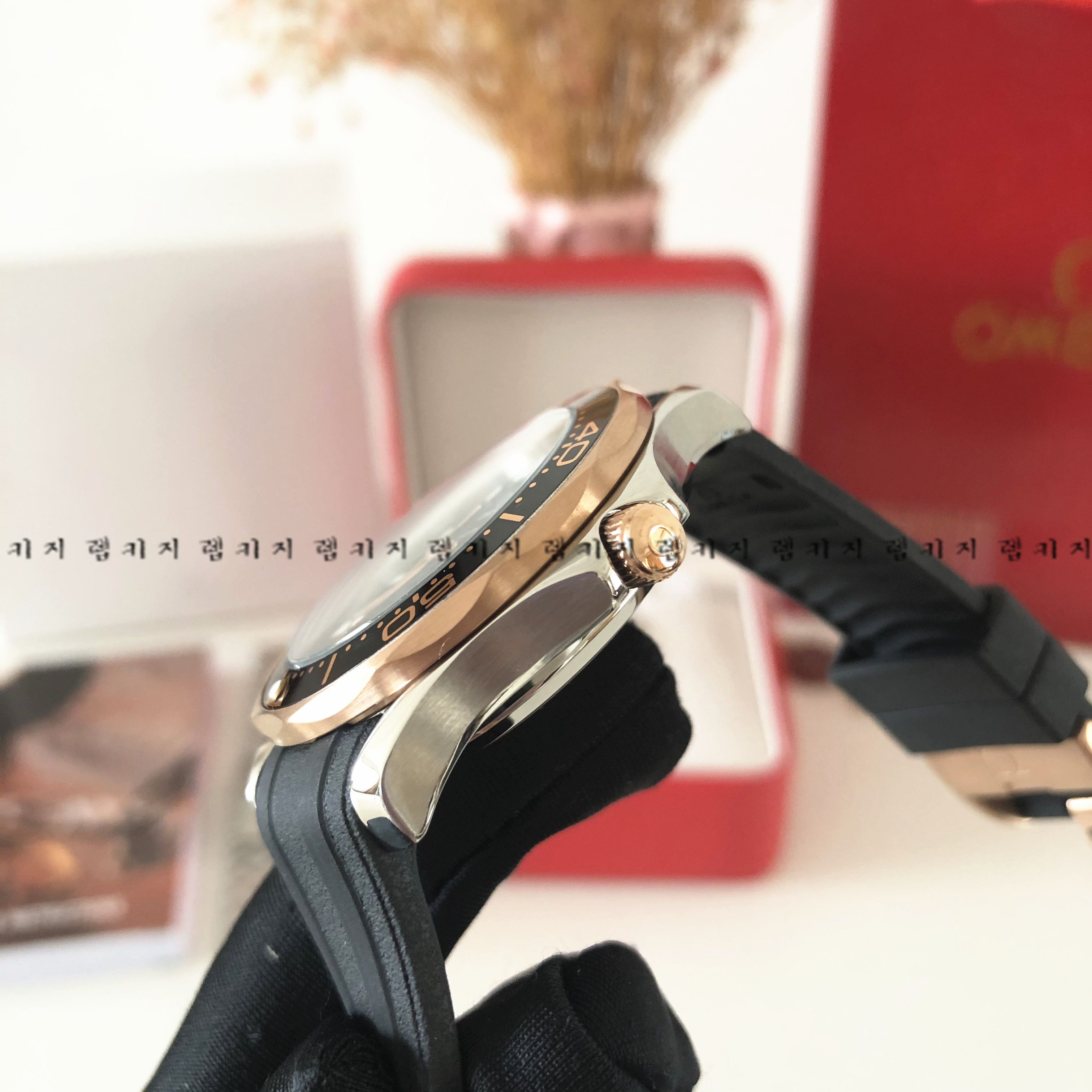 오메가 씨마스터 다이버 로즈골드 우레탄시계 + 메탈스트랩